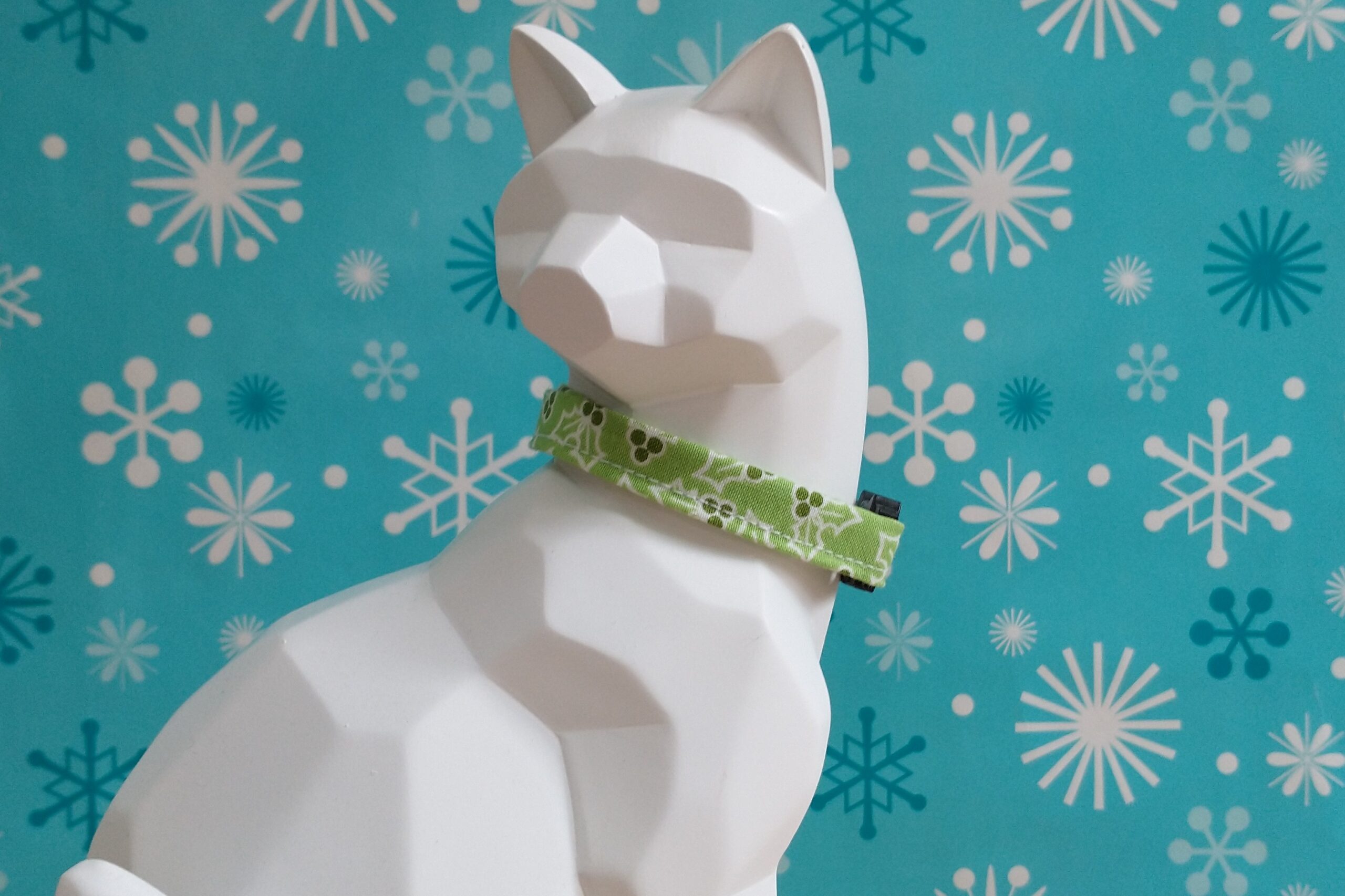 Christmas Cat Collar - Holly in Green