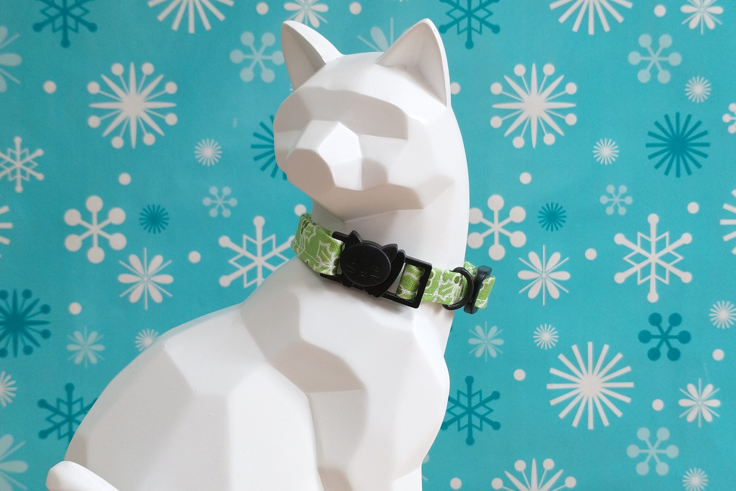Christmas Cat Collar - Holly in Green - Image 2