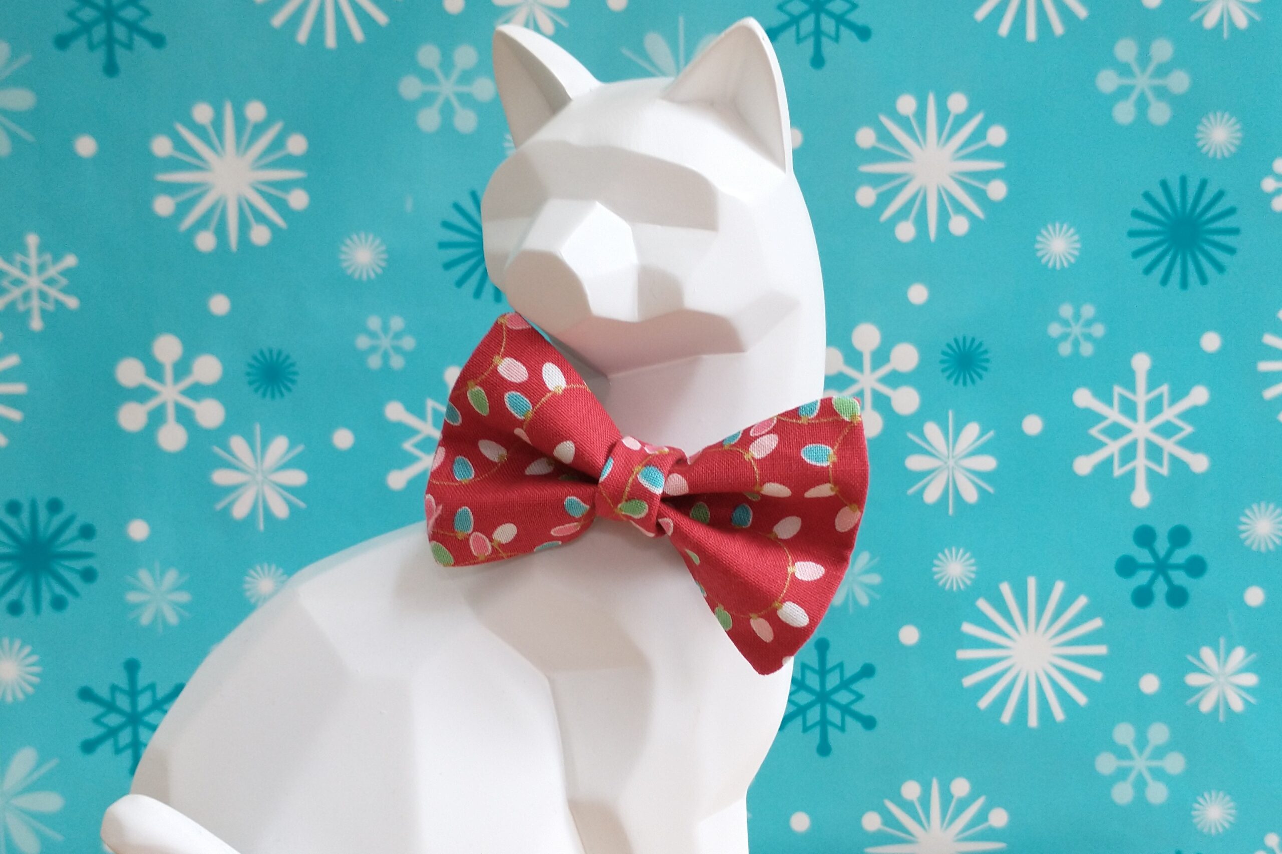 Christmas Cat Bow Tie and Collar - Christmas Lights on Red