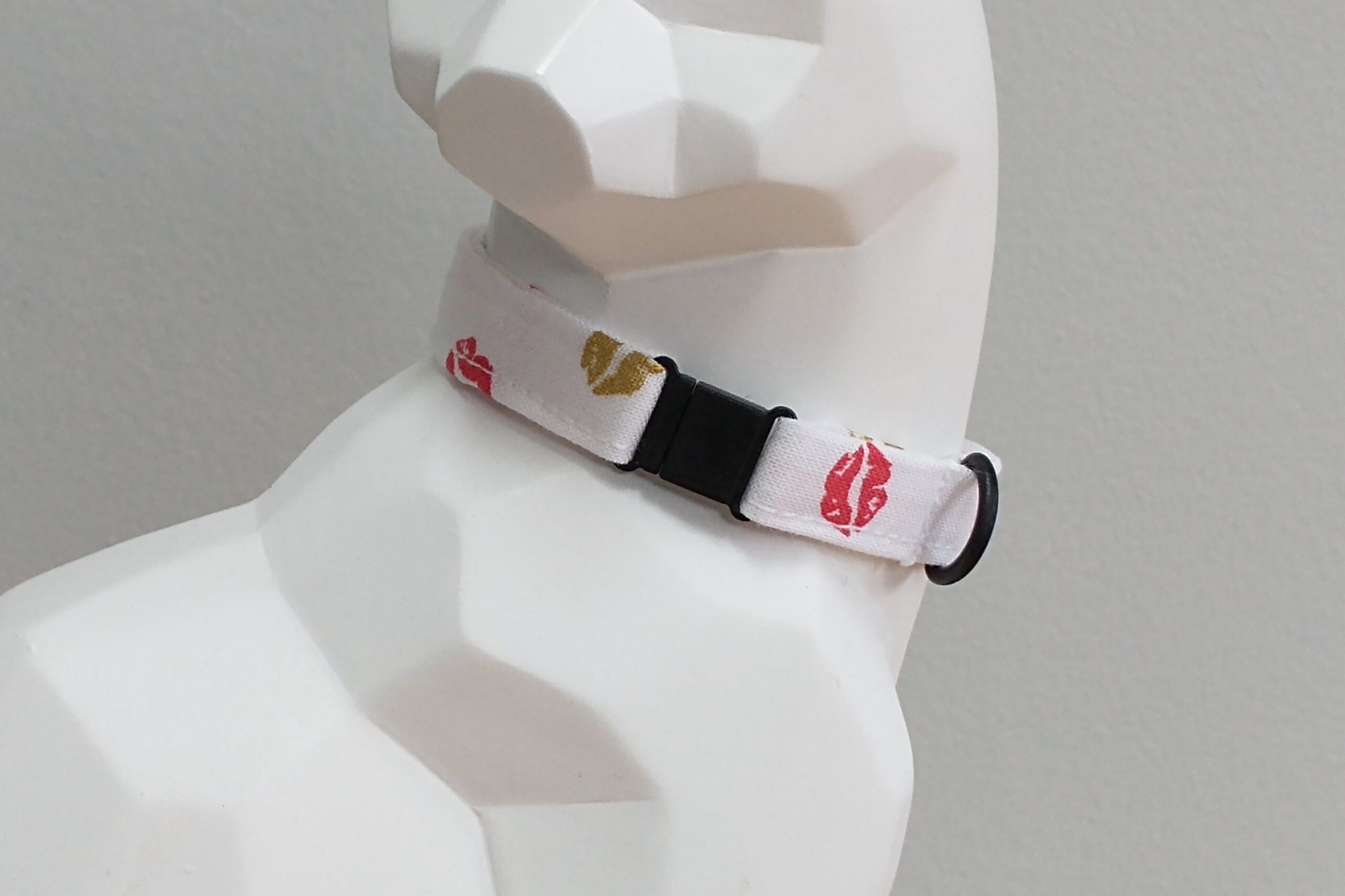 Valentine's Day Kitten Collar - Kisses on White - Image 2
