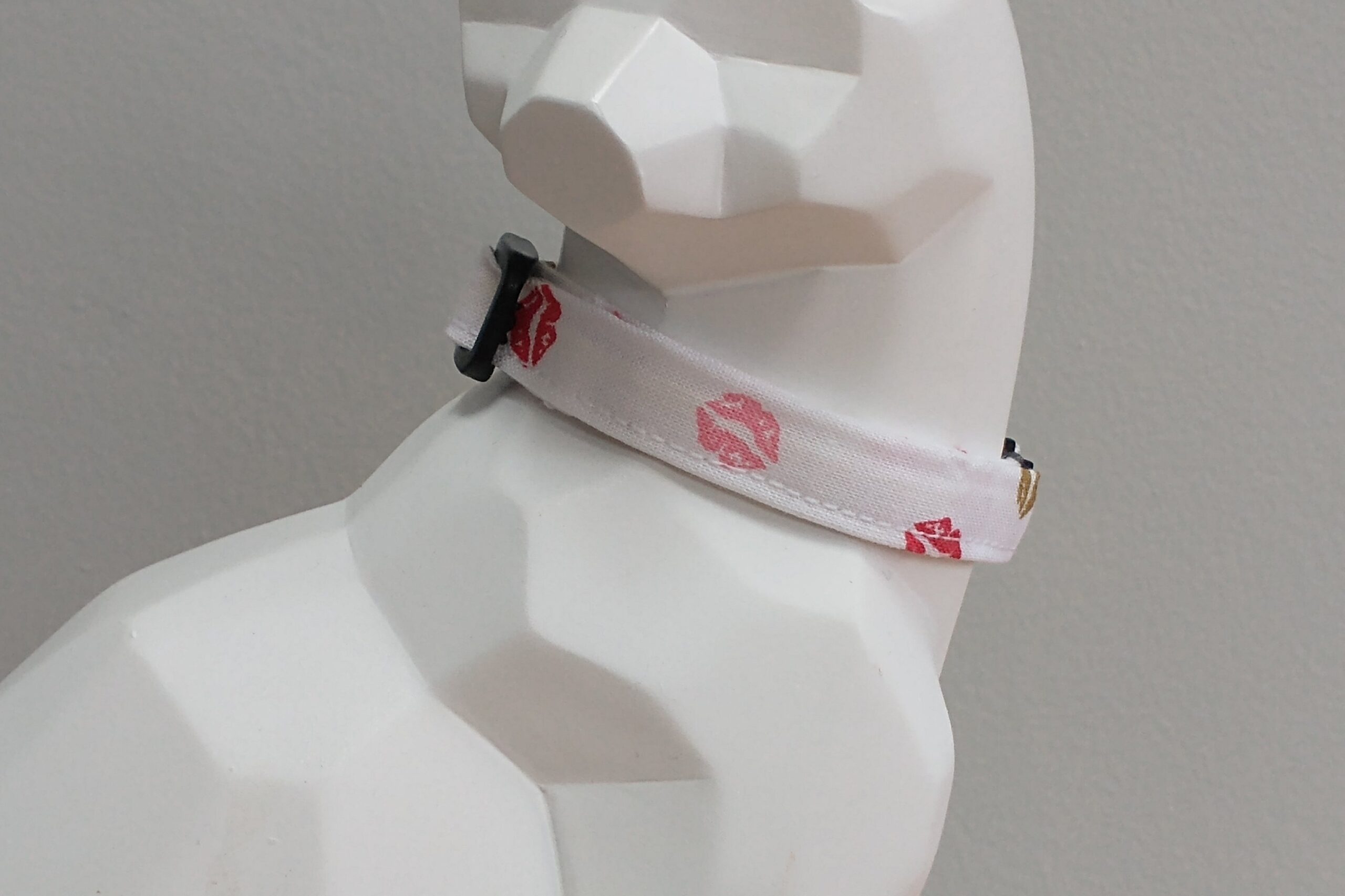Valentine's Day Kitten Collar - Kisses on White