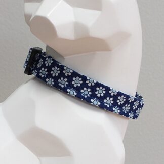 Kitten Collar - Daisies on Dark Blue