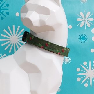 Christmas Kitten Collar - Minimalist Holly on Green