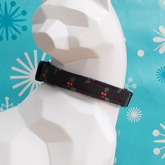 Christmas Kitten Collar - Minimalist Holly on Black