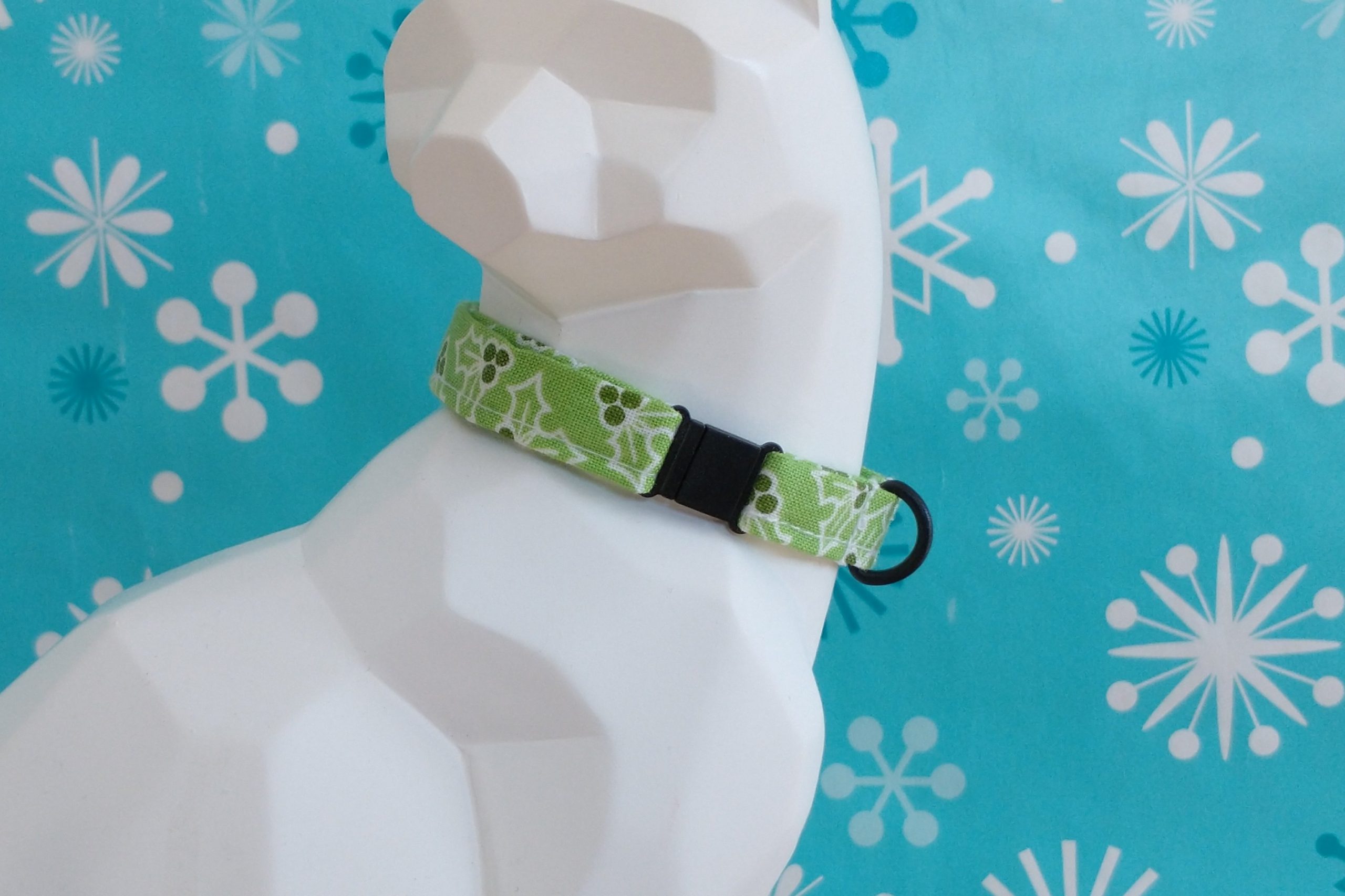 Christmas Kitten Collar - Holly in Green - Image 2