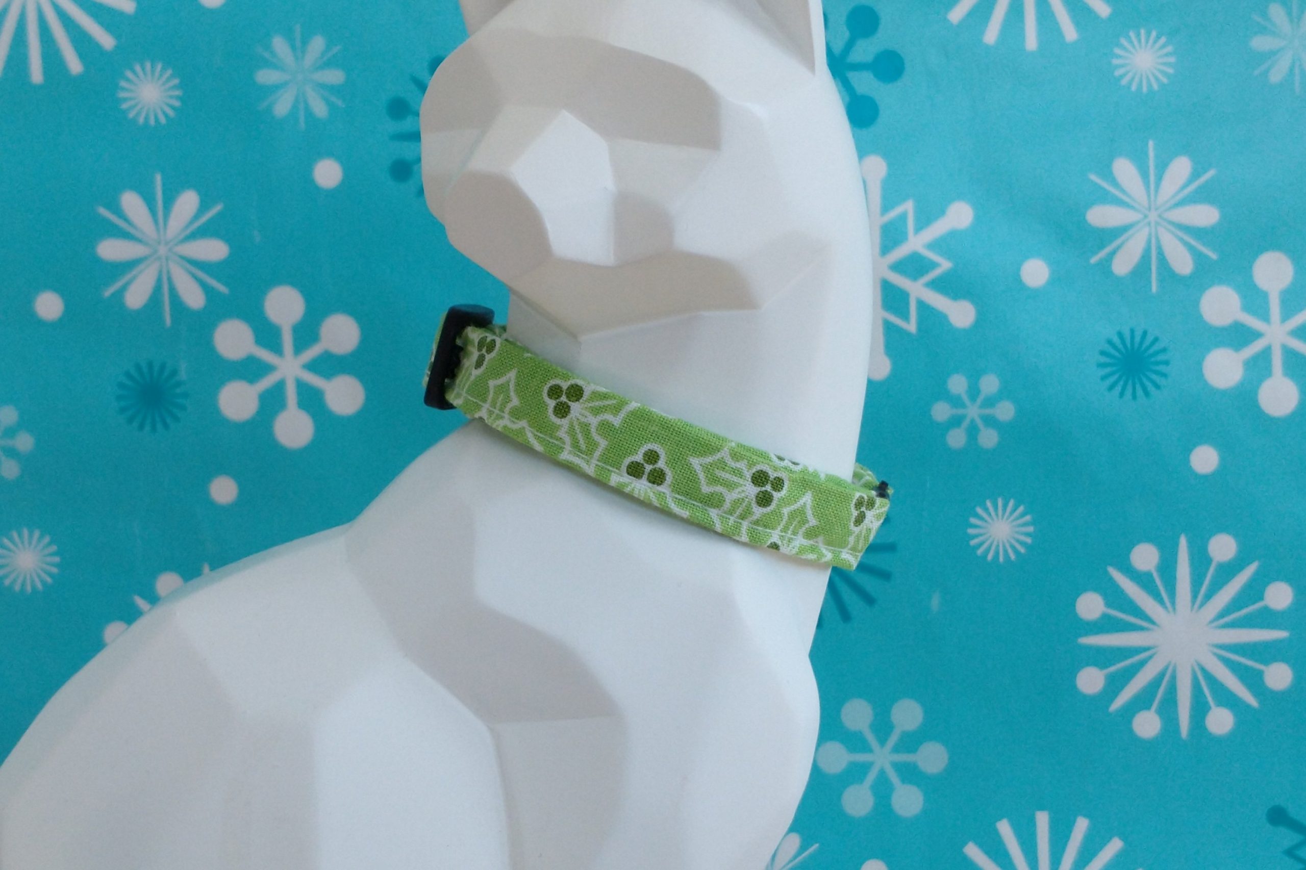 Christmas Kitten Collar - Holly in Green